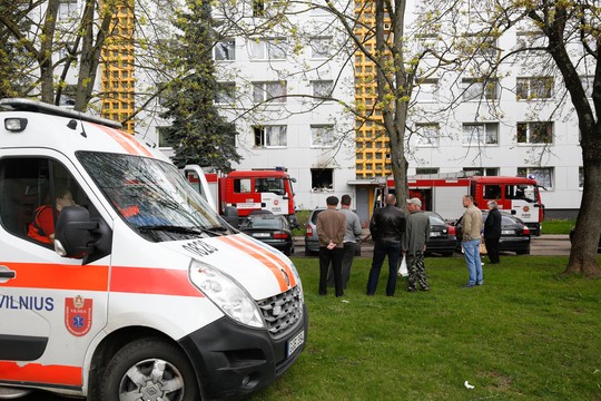 Vilniaus daugiabutyje – mirtis: gyventojams atjungtas karštas vanduo