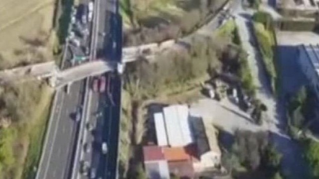 Italijoje sugriuvęs viadukas užmušė 2 žmones