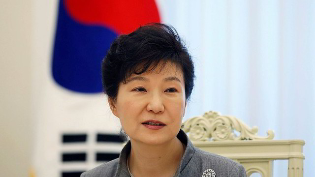 Pietų Korėjos „princesė“ Park Geun-hye gėdingai neteko prezidentės posto