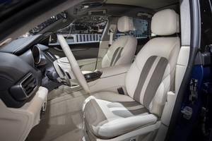 „Maserati“ išleido ypatingą „Levante“ visureigio versiją su šilkiniu salonu