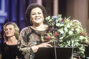 Operos primadonos Violetos Urmanos laukia rizikingas išbandymas