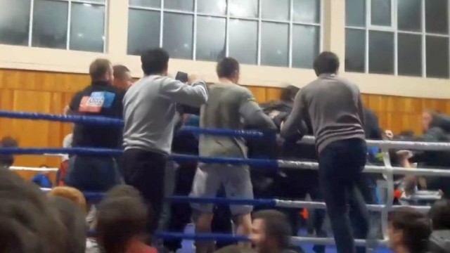 Rusijoje įniršęs profesionalus kovotojas sukėlė žiaurias masines muštynes