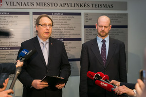 Prokuroras paaiškino, kodėl į teismą buvo atvežti tik keturi iš šešių įtariamųjų