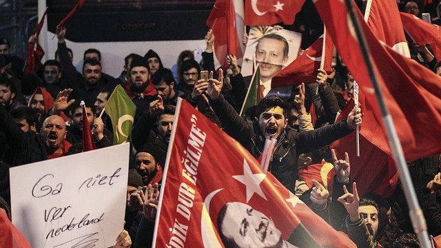 Prancūzijoje įvyko Turkijos užsienio reikalų ministro agitacija