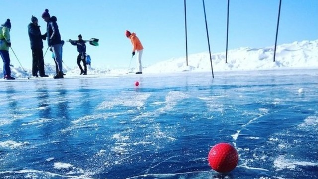 Golfas žiemą: sportininkai varžėsi ant Baikalo ežero ledo