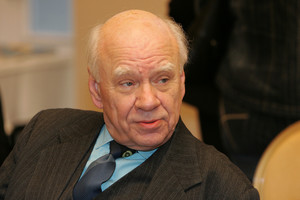 83-ejų signataras Bronislovas Genzelis vedė gerokai jaunesnę mylimąją