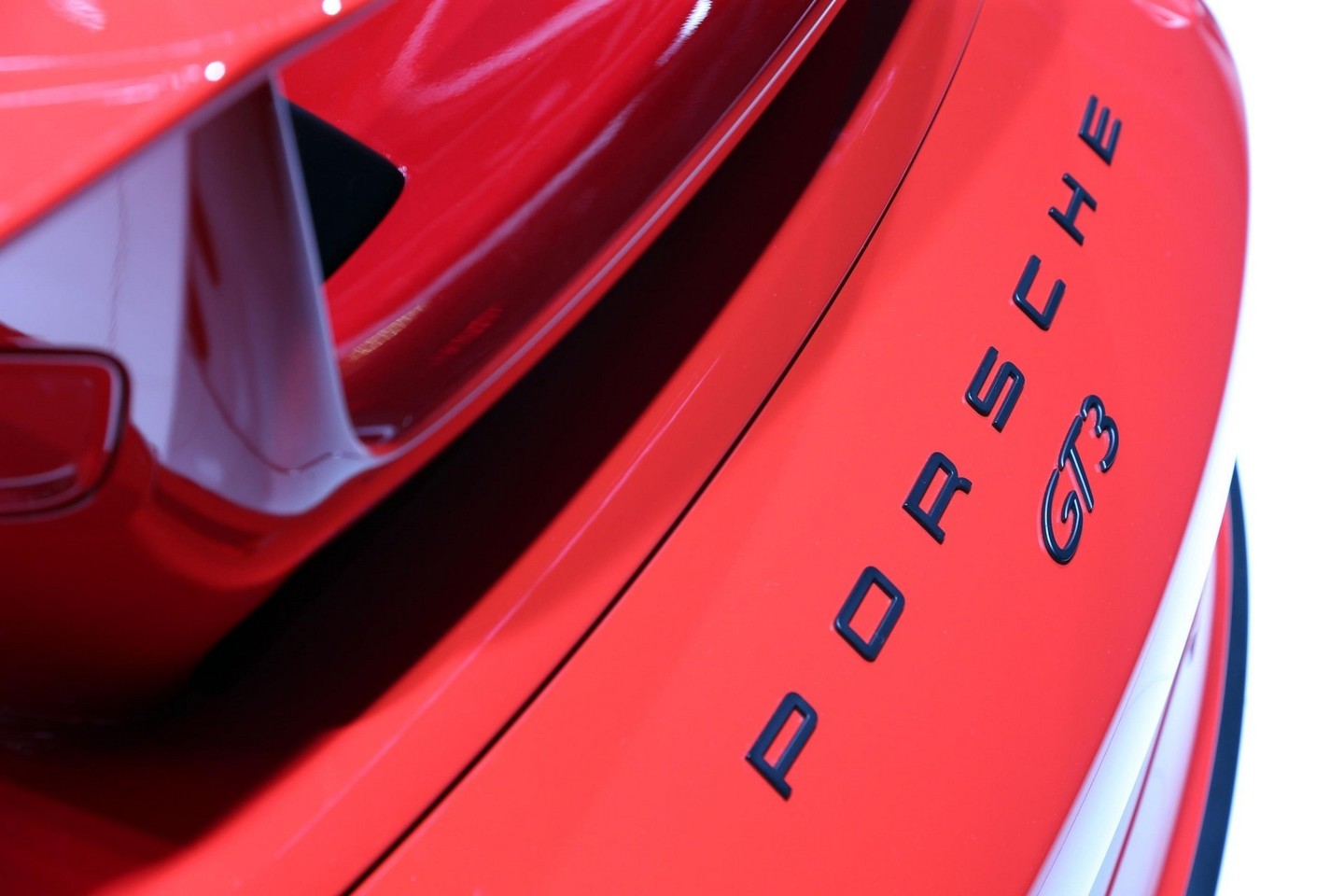 Atnaujintas „Porsche 911 GT3“ bus komplektuojamas ir su mechanine šešių laipsnių pavarų dėže.<br>newspress.co.uk nuotr.