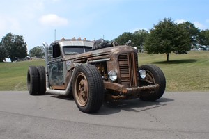 Sunkvežimis su laivo motoru stebina visko mačiusius entuziastus