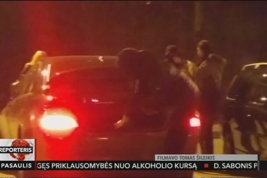 Nėščiai moteriai ir jos vyrui grasinę jaunuoliai teisme slėpė veidus