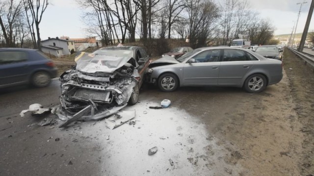 Į avarija Vilniuje pateko „Maxima“ sunkvežimis, mokomasis automobilis ir „Audi“