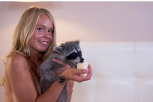 Maskvos zoologijos sodas: „Mūsų meškėnas Tomas ištvirkintas ir traumuotas“