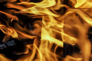 Liepsnojo Vievio paukštynas: sugriuvo angaro konstrukcijos