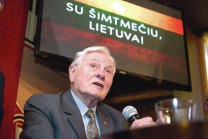 Valdas Adamkus stebisi: kodėl ujama tokia iškili asmenybė – Gintautas Kėvišas