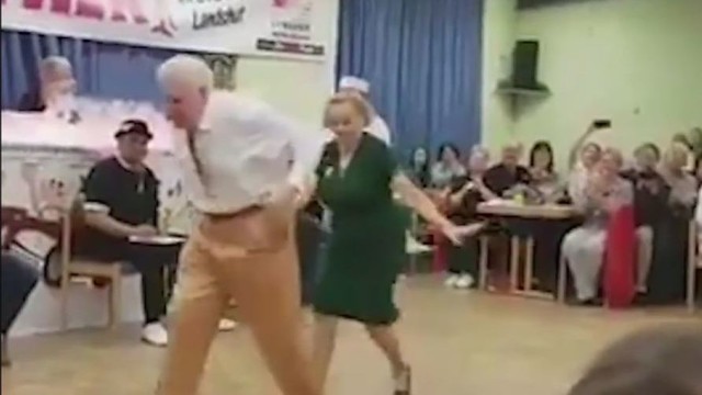 Senjorų porelė įrodė, kad šokiams amžius neturi jokios reikšmės