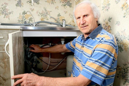 Pensininkas perspėja visus susigundžiusius vandens filtrais – tai baigsis bloguoju sveikatai