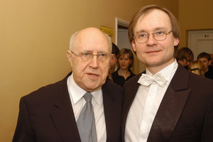 Mstislavo Rostropovičiaus bičiulius scenoje suburs Maestro 90-metis