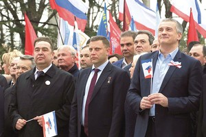 Paramą Krymo aneksijai jau tenka nusipirkti