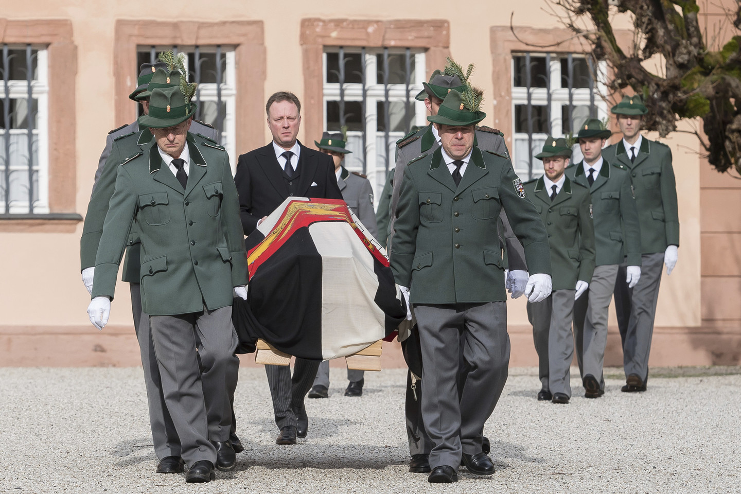 Karališkos laidotuvės Danijoje: į paskutinę kelionę palydėtas princas Richardas.<br>AP nuotr.