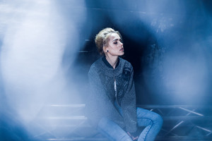 Pamatykite: GJan pristatė paslaptinguose rūmuose nufilmuotą klipą