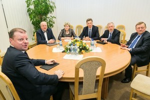 Pasisvaidžiusi žaibais valdžia dirba toliau: ką jau pavyko nuveikti?