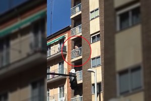 Pamatę, kas vyksta balkone, kaimynai neturėjo kur dėti akių