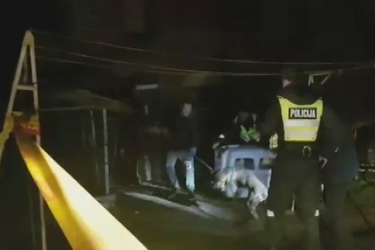 Tragedija Šilutėje: nufilmavo, kaip išvežamas vaiką mirtinai sukandžiojęs šuo