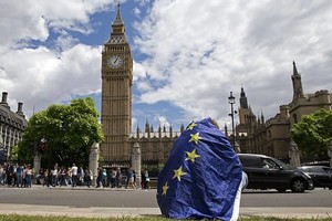 Londone tūkstančiai demonstrantų protestuoja prieš „Brexit“
