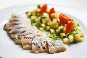 Mitybos specialistė paaiškino, kodėl silkė – geriau nei lašiša