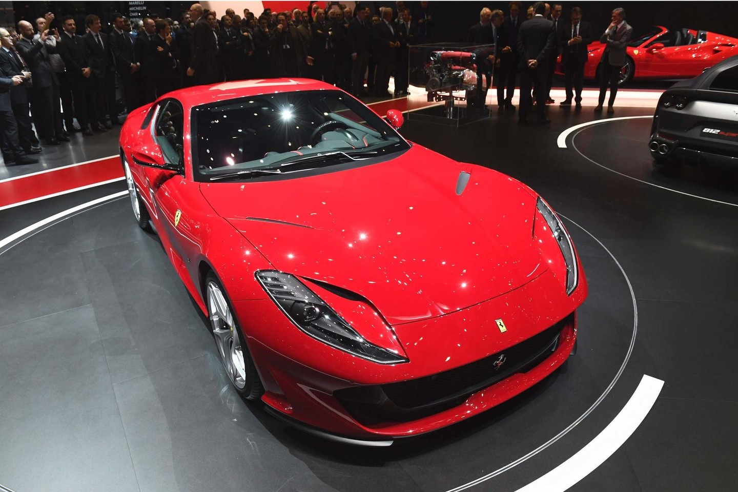 Sesės buvo sulaikytos iškart po to, kai užpildė naujo „Ferrari“ pirkimo dokumentus.<br>AFP/Scanpix nuotr.