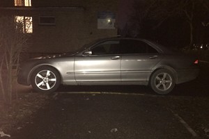 Graži dama vairuotojui užstatė taką, o šis nusprendė pasielgti kaip parazitas