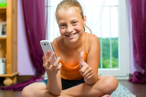 Pirmasis telefonas vaikui: ką turėtų žinoti tėvai?