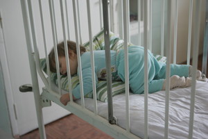 Protu nesuvokiama: nuplikytam sūnui leido kankintis visą naktį