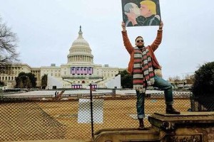 Naujas „Keulė rūkė“ akibrokštas: Meksikos sieną pastatys anksčiau už D.Trumpą
