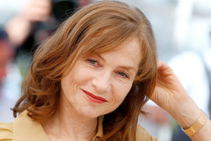 Isabelle Huppert sveikina su Tarptautine teatro diena: duokite kelią teatrui!