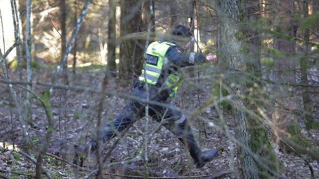 Naujausi vaizdai iš žudynėmis pakaunėje įtariamojo paieškos: pareigūnai naršė miškus
