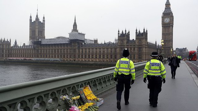 Londono pareigūnai neranda užuoliko ryšių su džihadistais