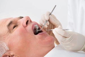 Absurdiškiau nebūna: noras už dyką sutaisyti dantis globojamiems seneliams apkarto