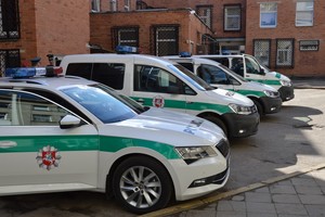 Smurtautoją sutramdę pareigūnai savo automobilį rado pradurtomis padangomis