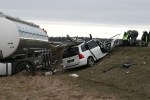 Siaubingas rytas kelyje „Via Baltica“: du žuvę, keturi sužeisti – tarp jų policininkas ir kūdikis