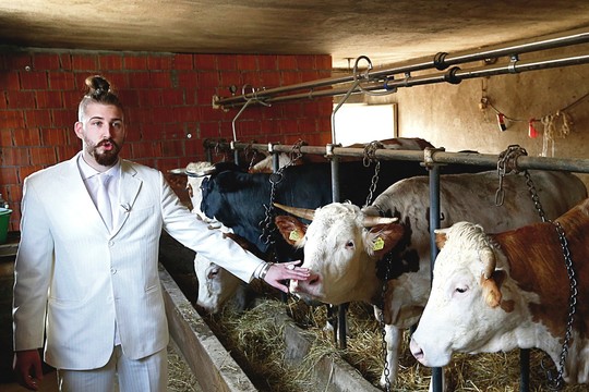 Pokštininkas prieš Serbijos prezidento rinkimus lenkia beveik visus kandidatus