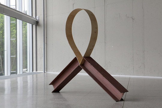 Lietuvio skulptūras ir vengro tapybą sujungė požiūris į architektūrą