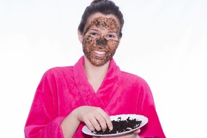 Kavos tirščių tepkite ant veido ir šlaunų  - rezultatai pranoks lūkesčius