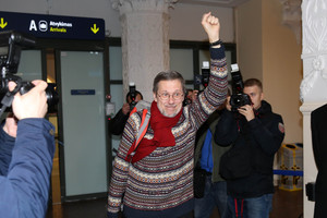 Tautos didvyriu tapęs Liudas Mažylis Vilniaus oro uoste paprašė patylėti