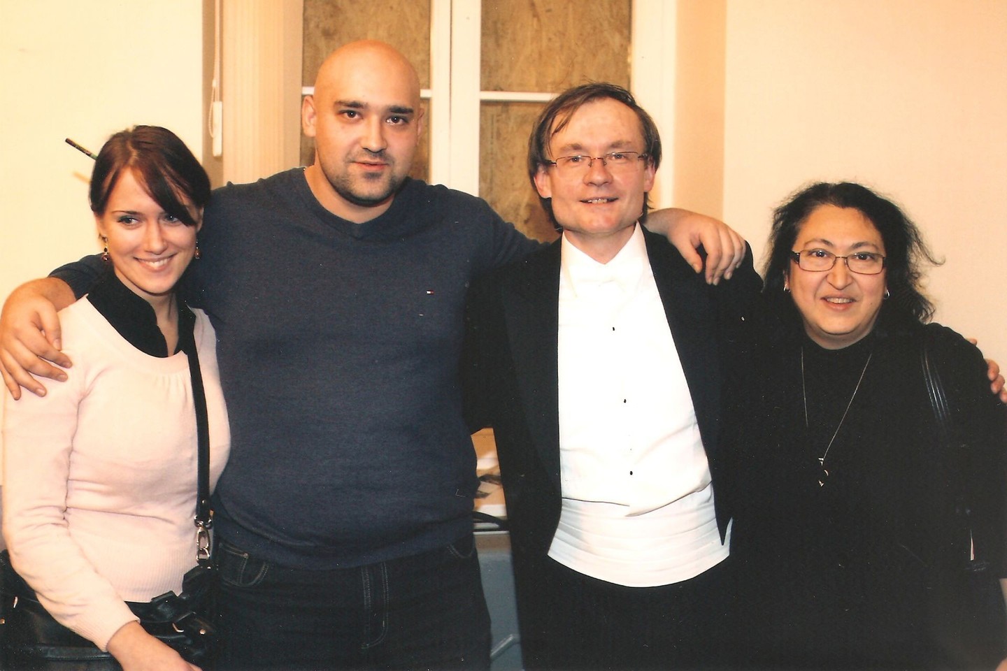 Iš kairės: Roberta, Justas, dirigentas Robertas Šervenikas ir Džeren.<br>Asmeninio archyvo nuotr.