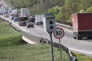 Nuo balandžio vairuotojams – svarbūs pokyčiai: įspėjo neskubėti