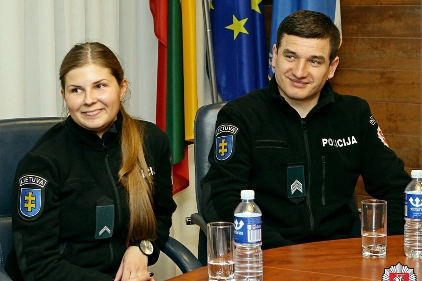 Vilija Luckutė ir Dovydas Venckauskas sulaukė policijos vadovų padėkos.<br>Policijos nuotr.