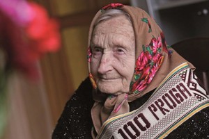 100 metų sulaukusi močiutėlė: „Vyras davė per kuprą su pagaliu“