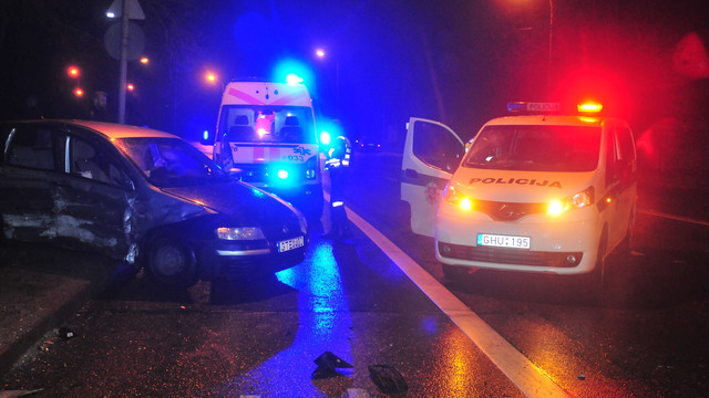 Vilniuje susidūrė du automobiliai, vienas vairuotojas - neblaivus