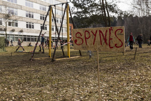 Nelaimė FiDi: nukritęs nuo sūpynių susižalojo jaunas vyras