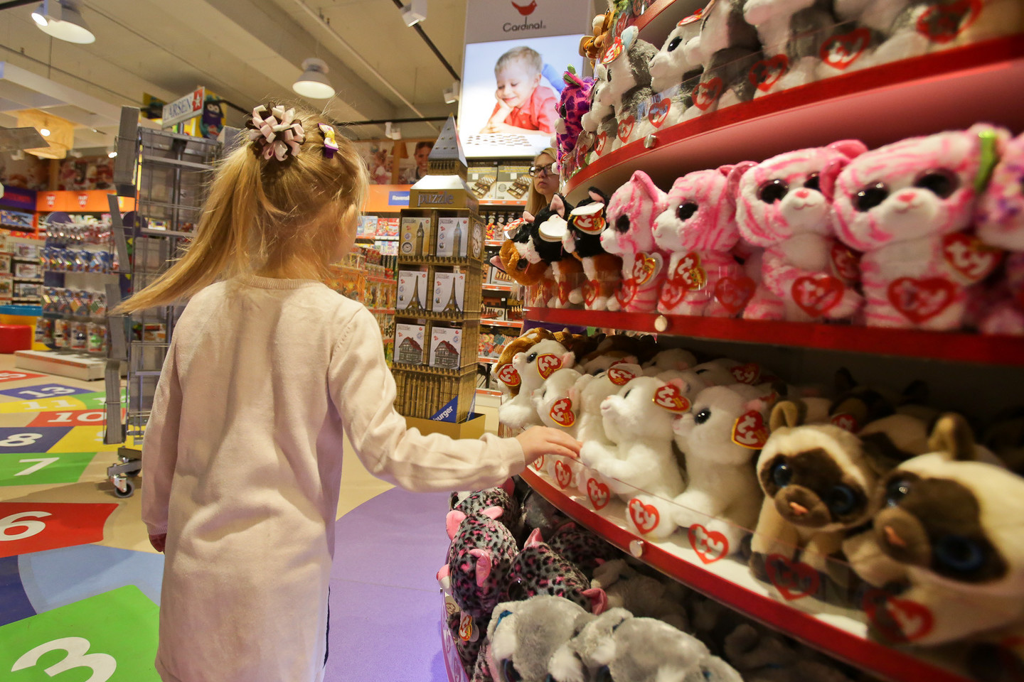 Kaune šeštadienį atidaryta atnaujinta parduotuvė „Žaislų planeta“.<br>G.Bitvinsko nuotr.